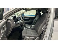 Volvo XC40 1.5 T2 ESSENTIAL AUTO 5P de 2024 con 20.000 Km por 29.900 EUR. en Madrid