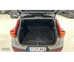 Volvo XC40 1.5 T2 ESSENTIAL AUTO 5P de 2024 con 20.000 Km por 29.900 EUR. en Madrid