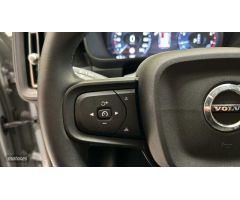 Volvo XC40 1.5 T2 ESSENTIAL AUTO 5P de 2024 con 20.000 Km por 29.900 EUR. en Madrid
