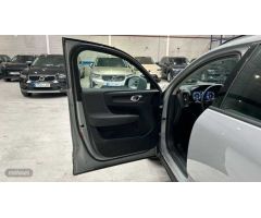 Volvo XC40 1.5 T2 ESSENTIAL AUTO 5P de 2024 con 20.000 Km por 29.900 EUR. en Madrid