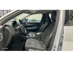 Volvo XC40 1.5 T2 ESSENTIAL AUTO 5P de 2023 con 15.752 Km por 28.900 EUR. en Madrid