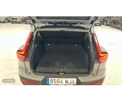 Volvo XC40 1.5 T2 ESSENTIAL AUTO 5P de 2023 con 15.752 Km por 28.900 EUR. en Madrid