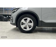 Volvo XC40 1.5 T2 ESSENTIAL AUTO 5P de 2023 con 15.752 Km por 28.900 EUR. en Madrid
