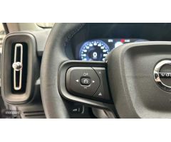 Volvo XC40 1.5 T2 ESSENTIAL AUTO 5P de 2023 con 15.752 Km por 28.900 EUR. en Madrid