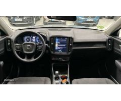 Volvo XC40 1.5 T2 ESSENTIAL AUTO 5P de 2023 con 15.752 Km por 28.900 EUR. en Madrid