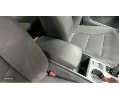 Volvo XC40 1.5 T2 ESSENTIAL AUTO 5P de 2023 con 15.752 Km por 28.900 EUR. en Madrid