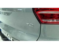 Volvo XC40 1.5 T2 ESSENTIAL AUTO 5P de 2023 con 15.752 Km por 28.900 EUR. en Madrid