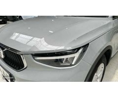 Volvo XC40 1.5 T2 ESSENTIAL AUTO 5P de 2023 con 15.752 Km por 28.900 EUR. en Madrid