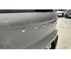 Volvo XC40 1.5 T2 ESSENTIAL AUTO 5P de 2023 con 15.752 Km por 28.900 EUR. en Madrid