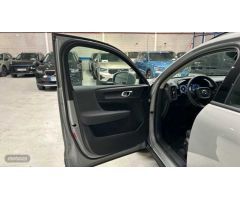 Volvo XC40 1.5 T2 ESSENTIAL AUTO 5P de 2023 con 15.752 Km por 28.900 EUR. en Madrid