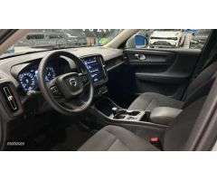 Volvo XC40 1.5 T2 ESSENTIAL AUTO 5P de 2023 con 15.752 Km por 28.900 EUR. en Madrid