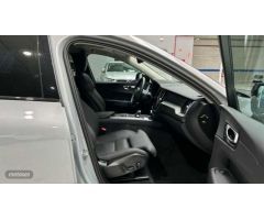 Volvo XC 60 2.0 T6 RECHARGE PLUS DARK AUTO 4WD 5P de 2024 con 14.000 Km por 55.900 EUR. en Madrid