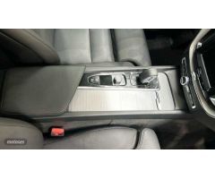 Volvo XC 60 2.0 T6 RECHARGE PLUS DARK AUTO 4WD 5P de 2024 con 14.000 Km por 55.900 EUR. en Madrid