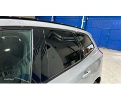 Volvo XC 60 2.0 T6 RECHARGE PLUS DARK AUTO 4WD 5P de 2024 con 14.000 Km por 55.900 EUR. en Madrid