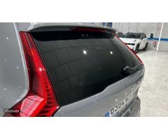 Volvo XC 60 2.0 T6 RECHARGE PLUS DARK AUTO 4WD 5P de 2024 con 14.000 Km por 55.900 EUR. en Madrid