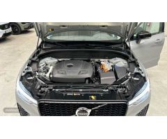 Volvo XC 60 2.0 T6 RECHARGE PLUS DARK AUTO 4WD 5P de 2024 con 14.000 Km por 55.900 EUR. en Madrid
