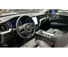 Volvo XC 60 2.0 T6 RECHARGE PLUS DARK AUTO 4WD 5P de 2024 con 14.000 Km por 55.900 EUR. en Madrid
