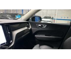 Volvo XC 60 2.0 T6 RECHARGE PLUS DARK AUTO 4WD 5P de 2024 con 14.000 Km por 55.900 EUR. en Madrid