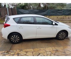 Toyota Auris 90D ACTIVE de 2014 con 170.000 Km por 9.500 EUR. en Girona