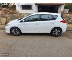 Toyota Auris 90D ACTIVE de 2014 con 170.000 Km por 9.500 EUR. en Girona