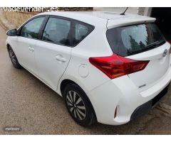 Toyota Auris 90D ACTIVE de 2014 con 170.000 Km por 9.500 EUR. en Girona