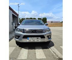 Toyota Hilux 2.4 D4b Cabina Doble VXL de 2019 con 124.500 Km por 32.000 EUR. en Girona