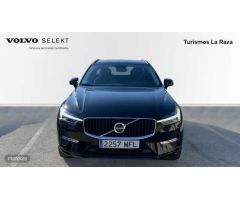 Volvo XC 60 B4 DIESEL CORE de 2023 con 53.601 Km por 37.900 EUR. en Sevilla