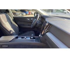 Volvo XC 60 B4 DIESEL CORE de 2023 con 53.601 Km por 37.900 EUR. en Sevilla