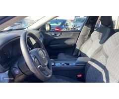 Volvo XC 60 B4 DIESEL CORE de 2023 con 53.601 Km por 37.900 EUR. en Sevilla