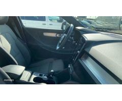 Volvo XC40 TODOTERRENO 2.0 B3 CORE AUTOMATICO 163CV 5P MILD HYBRID de 2024 con 31.746 Km por 32.900