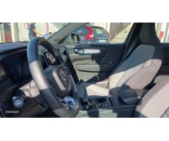 Volvo XC40 TODOTERRENO 2.0 B3 CORE AUTOMATICO 163CV 5P MILD HYBRID de 2024 con 31.746 Km por 32.900