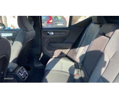 Volvo XC40 TODOTERRENO 2.0 B3 CORE AUTOMATICO 163CV 5P MILD HYBRID de 2024 con 31.746 Km por 32.900