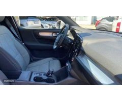 Volvo XC40 TODOTERRENO 1.5 T2 CORE AUTOMATICO 129CV 5P MICROHIBRIDO de 2024 con 26.102 Km por 32.900