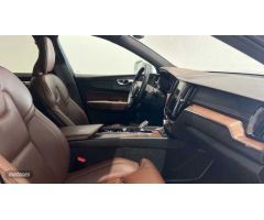 Volvo XC 60 2.0 D B5 INSCRIPTION AUTO 4WD 235 5P de 2021 con 120.294 Km por 35.600 EUR. en Lleida