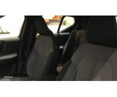 Volvo XC40 XC40 Core, B3, Gasolina de 2024 con 33.706 Km por 31.900 EUR. en Cantabria