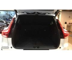 Volvo XC40 XC40 Core, B3, Gasolina de 2024 con 33.706 Km por 31.900 EUR. en Cantabria
