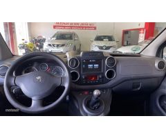 Peugeot Partner PEUGEOT PARTNER 1200 110 CV TEPEE OUTDOOR de 2016 con 148.400 Km por 11.900 EUR. en