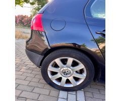 Volkswagen Golf Caja 5 TDI 1900 de 2004 con 353.670 Km por 2.900 EUR. en Madrid