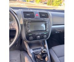 Volkswagen Golf Caja 5 TDI 1900 de 2004 con 353.670 Km por 2.900 EUR. en Madrid