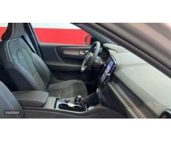 Volvo XC40 XC40 Ultra, B3 Mild Hybrid, Gasolina, Dark de 2024 con 1.876 Km por 41.900 EUR. en Sevill