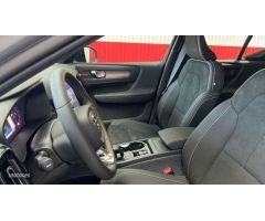 Volvo XC40 XC40 Ultra, B3 Mild Hybrid, Gasolina, Dark de 2024 con 1.876 Km por 41.900 EUR. en Sevill