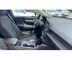 Volvo XC40 XC40 Essential, B3 Mild hybrid, Gasolina de 2025 con 10 Km por 37.500 EUR. en Sevilla