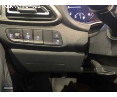Hyundai i30 1.0 TGDI Klass 48V 120 de 2021 con 16.000 Km por 16.900 EUR. en Barcelona