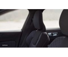 Volvo V 60 V60 2.0 B4 D CROSS COUNTRY CORE AUTO AWD 197 5P de 2023 con 19.000 Km por 43.000 EUR. en