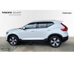 Volvo XC40 XC40 Core, T2 Automatica Gasolina de 2024 con 10.645 Km por 34.900 EUR. en Huelva