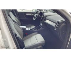 Volvo XC40 XC40 Core, T2 Automatica Gasolina de 2024 con 10.645 Km por 34.900 EUR. en Huelva