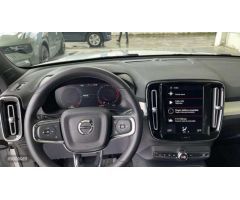 Volvo XC40 XC40 Core, T2 Automatica Gasolina de 2024 con 10.645 Km por 34.900 EUR. en Huelva