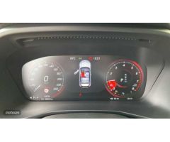 Volvo XC40 XC40 Core, T2 Automatica Gasolina de 2024 con 10.645 Km por 34.900 EUR. en Huelva