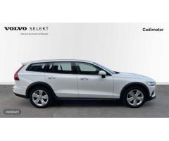 Volvo V 60 V60 Cross Country, B4 AWD mild hybrid de 2021 con 84.808 Km por 31.990 EUR. en Huelva