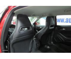 Mercedes Clase GLA 180 Aut de 2018 con 125.000 Km por 19.990 EUR. en Tenerife